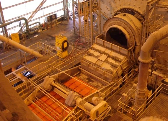 A vibrating screen deck fitted with OXY-PRO® panels alongside a mill in a processing plant